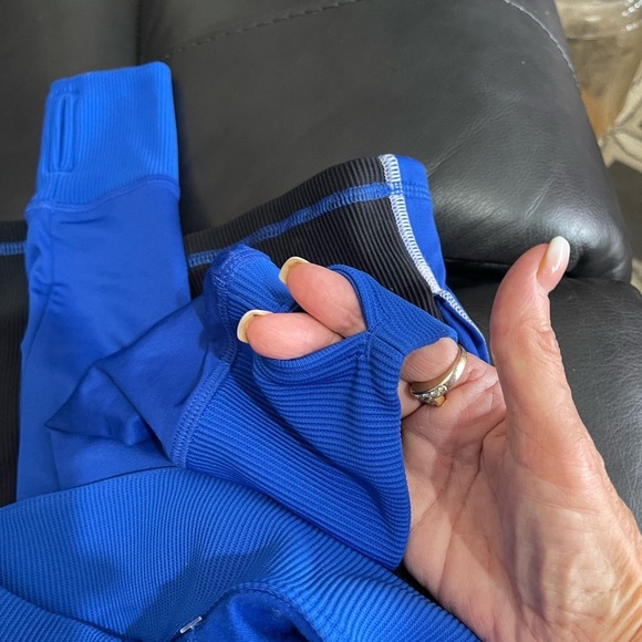 Under Armour Blue 1/2 Zip Top XL REGULAR NWT . prize inside!!! Light but warm - Picture 8 of 15